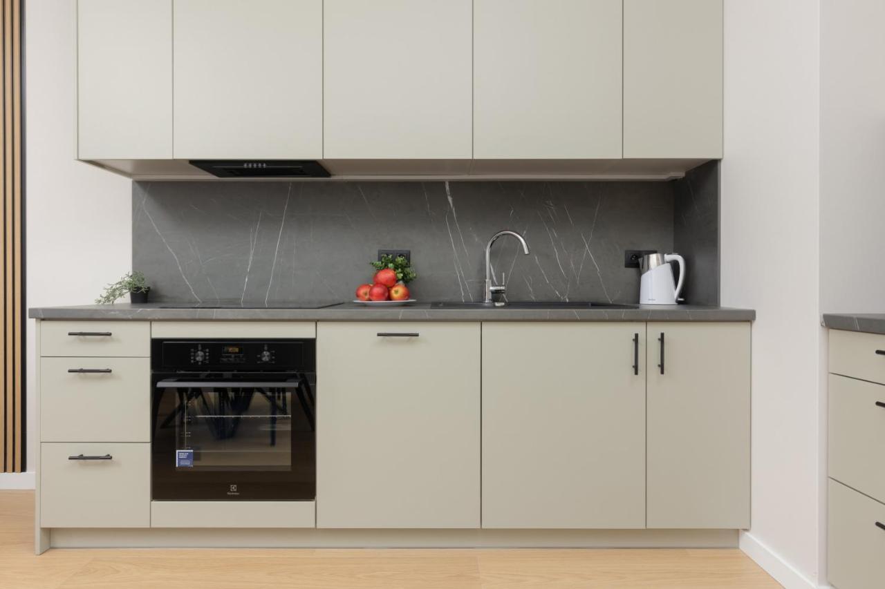 Wola Spacious Flat With Air Conditioning & Balcony By Noclegi Renters Warszawa Eksteriør billede