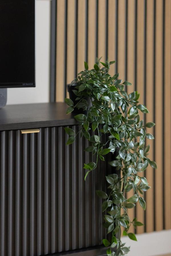 Wola Spacious Flat With Air Conditioning & Balcony By Noclegi Renters Warszawa Eksteriør billede