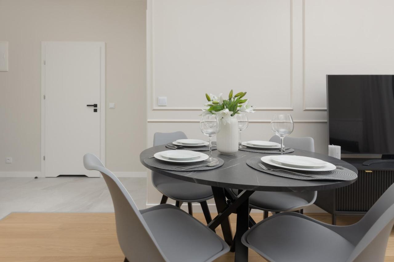 Wola Spacious Flat With Air Conditioning & Balcony By Noclegi Renters Warszawa Eksteriør billede