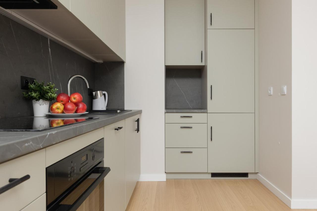 Wola Spacious Flat With Air Conditioning & Balcony By Noclegi Renters Warszawa Eksteriør billede