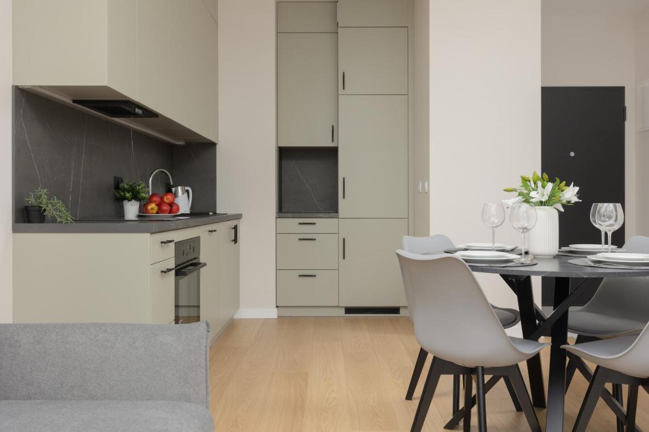 Wola Spacious Flat With Air Conditioning & Balcony By Noclegi Renters Warszawa Eksteriør billede