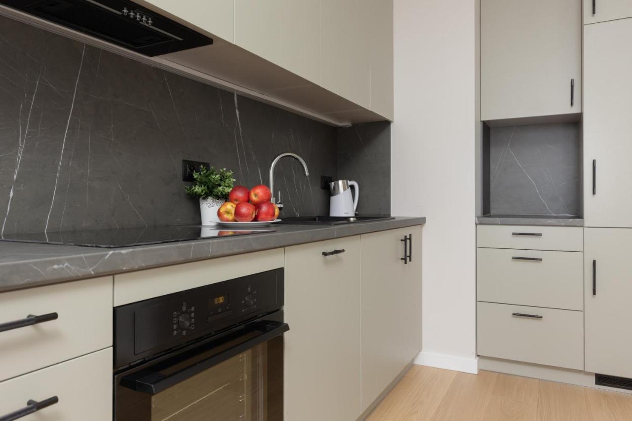 Wola Spacious Flat With Air Conditioning & Balcony By Noclegi Renters Warszawa Eksteriør billede