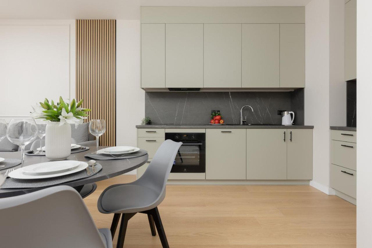 Wola Spacious Flat With Air Conditioning & Balcony By Noclegi Renters Warszawa Eksteriør billede